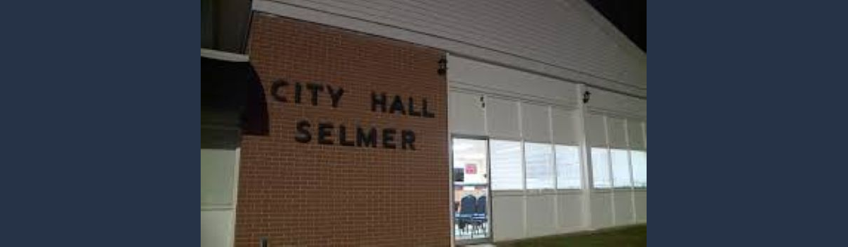 Image of outside building of the Selmer City Hall 